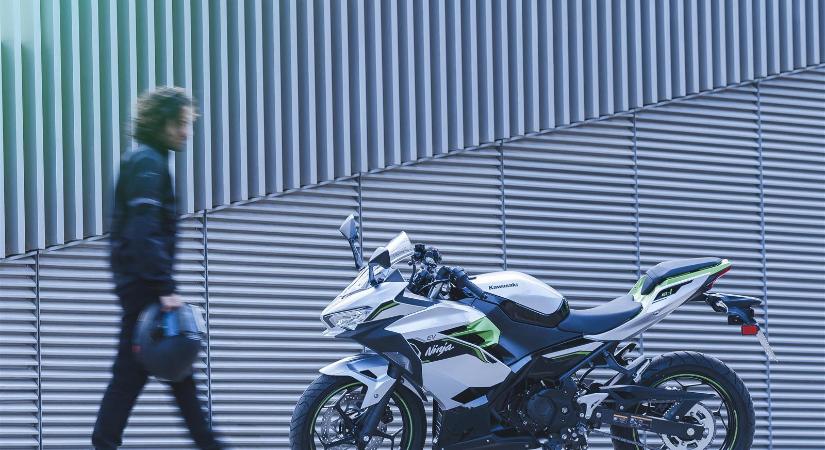 Megérkeztek a Kawasaki első elektromos motorjai