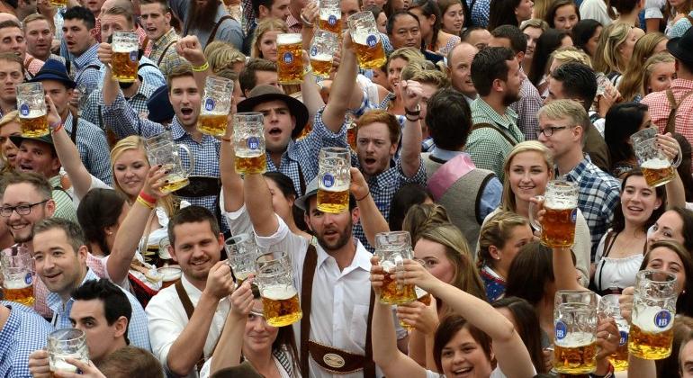 Idén is milliók zarándokolnak el az Oktoberfestre, pedig rekord drága a sör