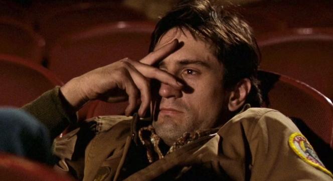 Robert De Niro egy Uber-reklámban parodizálja ikonikus filmjét, a Taxisofőrt?!