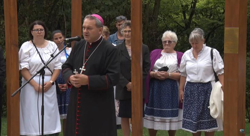 Jubileumi szentmisével és emlékhely avatással ünnepelt a 800 éves Kisszékely