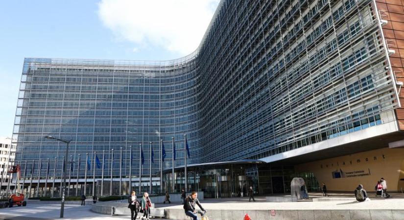 Megállították az órát: az Európai Bizottság kilenc kérdést tett fel az igazságügyi reformról, ha a kormány elfogadható válaszokat ad, hamarosan nyílhat a pénztárca