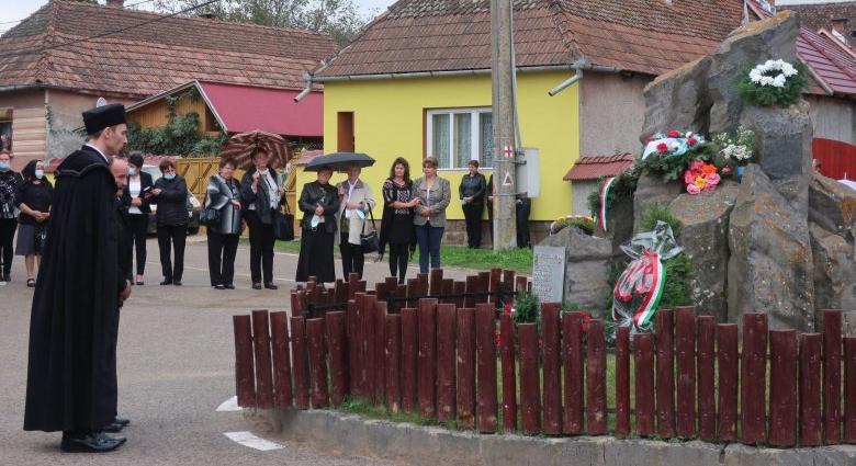 Emlékezés a szárazajtai vérengzés áldozataira