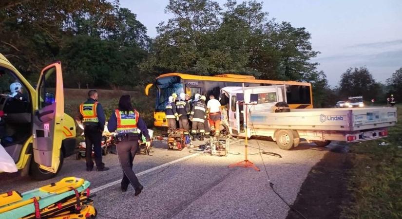 Mentőhelikopter szállította kórházba a kisteherautó sofőrjét