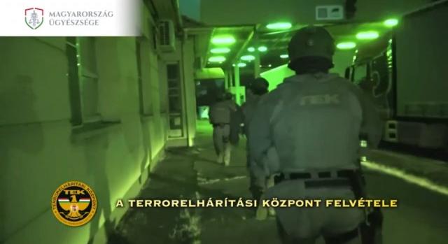 Videó: így kapták el a korrupt határőröket