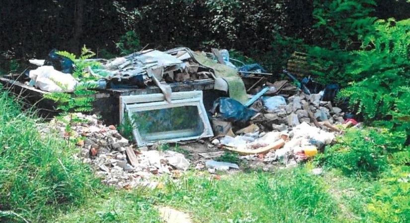 Felfüggesztett kapott az esztergomi szemetelő, betonkeverőben égette a hulladékot fotók