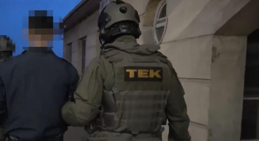 Meg lehetne oldani 1500 euróval is, mondta a határőr a teherautósnak, és nem engedte át, míg nem fizetett