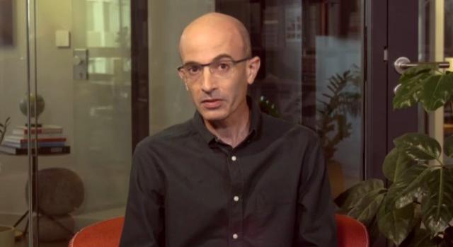Harari elkeseredett amiatt, hogy befóliázták a gyereknek szóló könyveit Magyarországon
