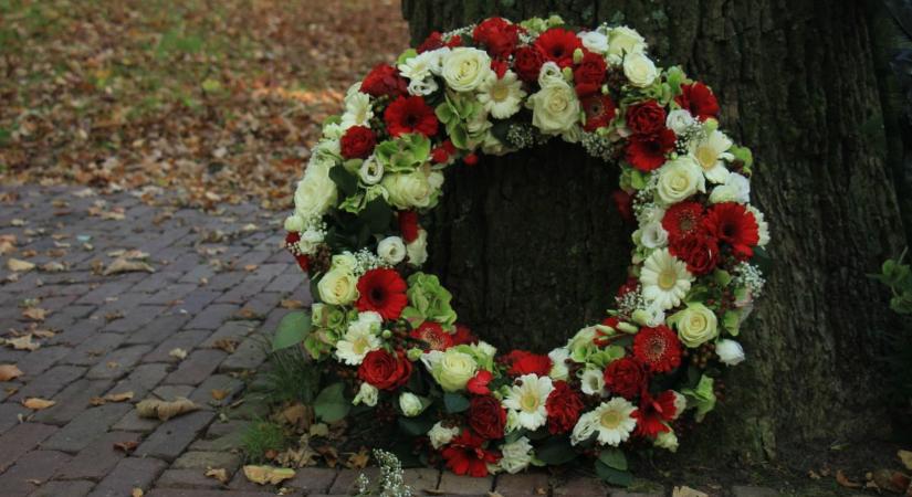 Kossuth Lajosra emlékeztek Kecskemét főterén