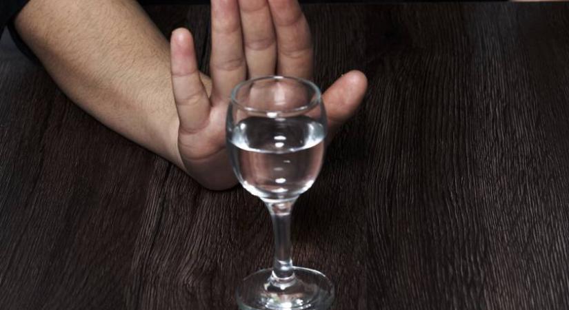 11 tünet, ami alkoholelvonás miatt jelentkezhet: így lehet biztonságosan abbahagyni az ivást