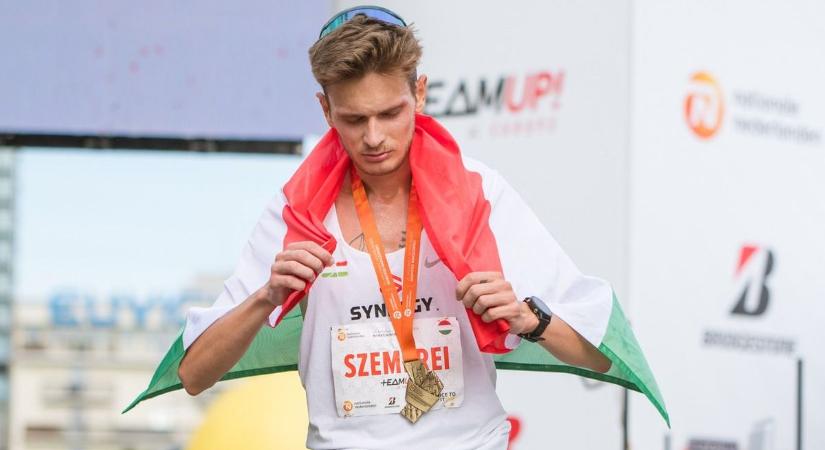 Oda is betért maratonija közben Szemerei Levente, ahova a király is gyalog jár