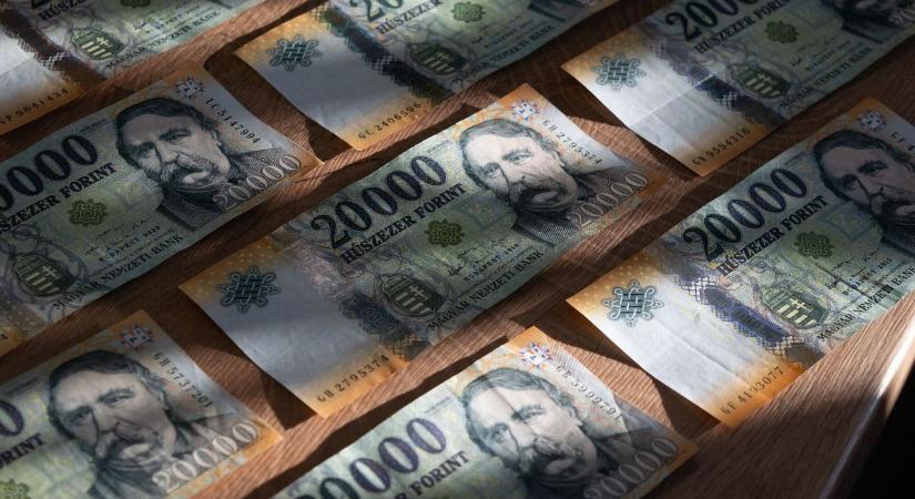 Vidáman várja a forint az MNB délutáni kamatdöntését