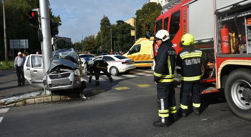 A tűzoltók képei a keddi kaposvári balesetről