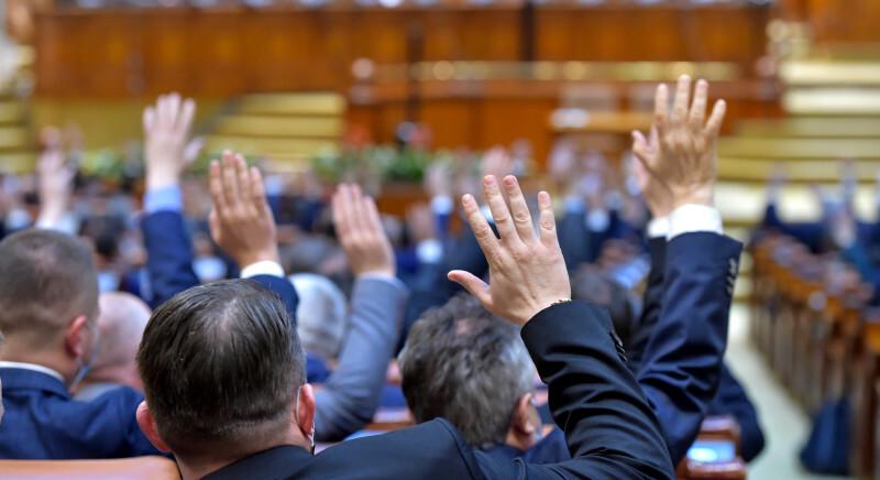 Esélytelen bizalmatlansági indítvány: egymással vetélkednek az ellenzéki pártok