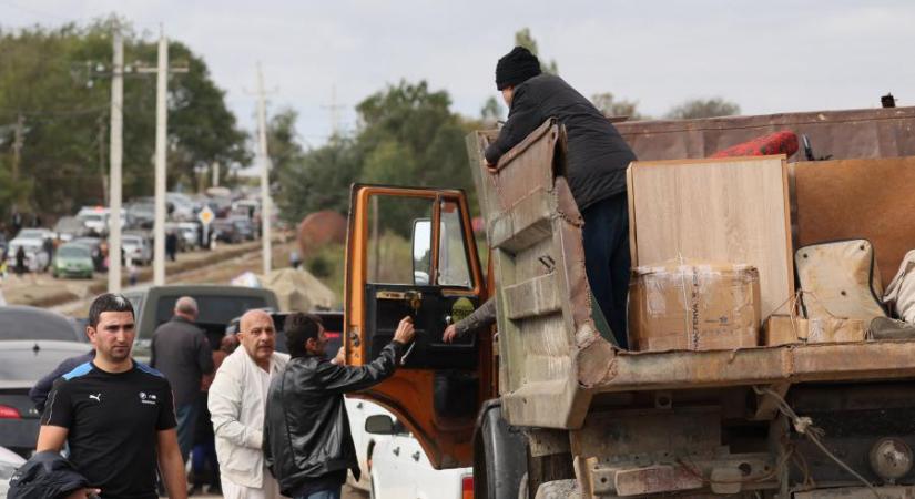 Már több mint 13 ezer örmény menekült el Hegyi-Karabahból az azeri fegyverek és az éhezés elől