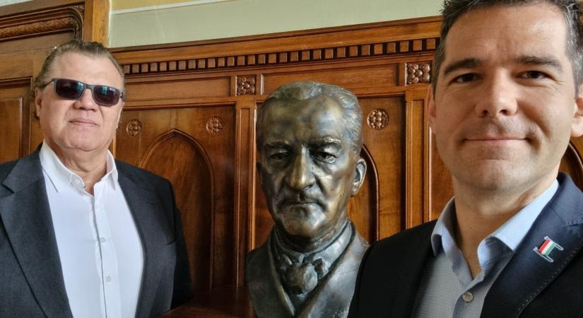 Novák Előd kikelt magából