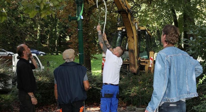 Felújítják Tata ivó kútjait: a Csurgó-kútból is újra folyhat a víz