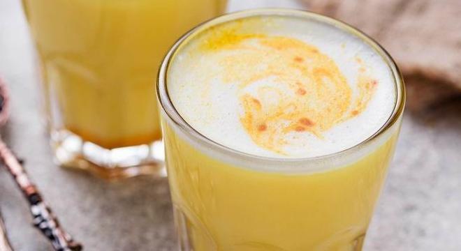 Kurkumás tej, a gyógyító és fogyasztó finomság