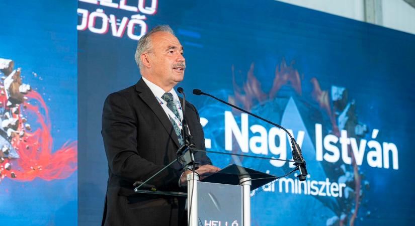 Nagy István ultramodern takarmányüzemet adott át