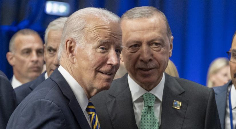 Erdoğan: Jóváhagyjuk a svédek NATO-csatlakozását, ha az Egyesült Államok átadja az F-16-os vadászgépeket