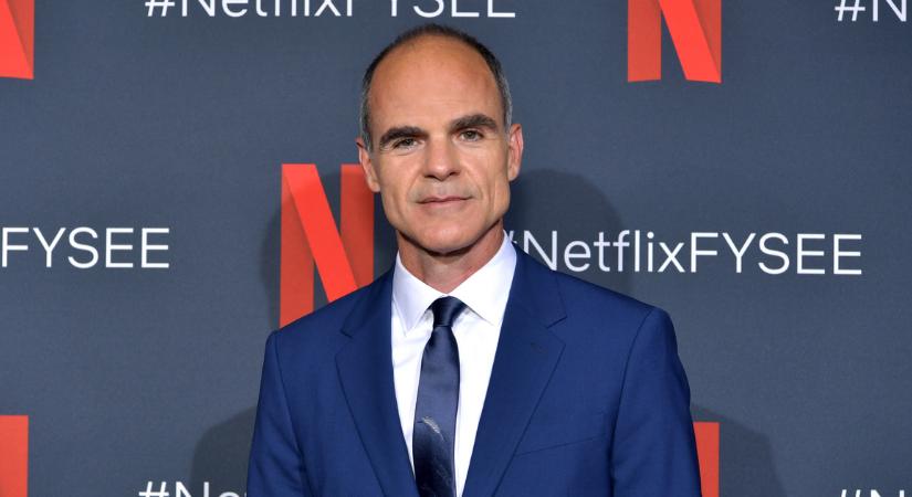 Michael Kelly egy különleges retró autóval nyűgözte le barátját