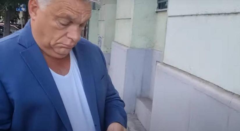 Rejtélyes felvétel: Orbán Viktor egy köteg húszezressel a kezében sétált be egy IX. kerületi házba