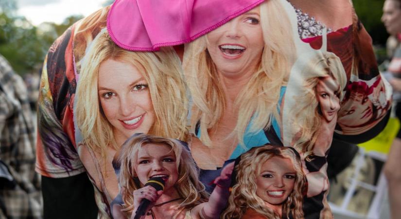Őrült tekintettel táncol legújabb videójában Britney Spears - ijesztő, ami vele történik
