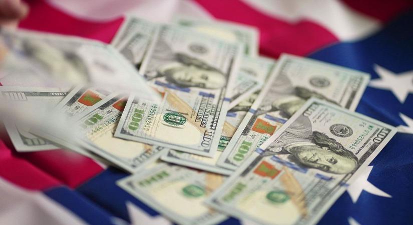 Hétfőtől vakon repülhet az Egyesült Államok, ám a dollár továbbra is bivalyerős marad