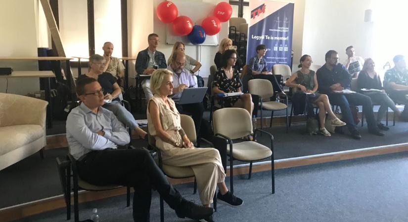 Oktatás jövője címmel tartott előadáson vettek részt az egri egyetem oktatói