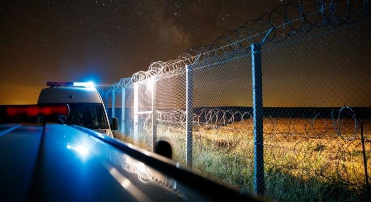 Sorozatlövéseket adtak le egy szerb-magyar közös járőrcsoportra Mórahalomnál