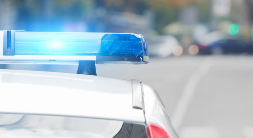 Rendőrök vezették fel a vajúdó nő autóját Kazincbarcikán