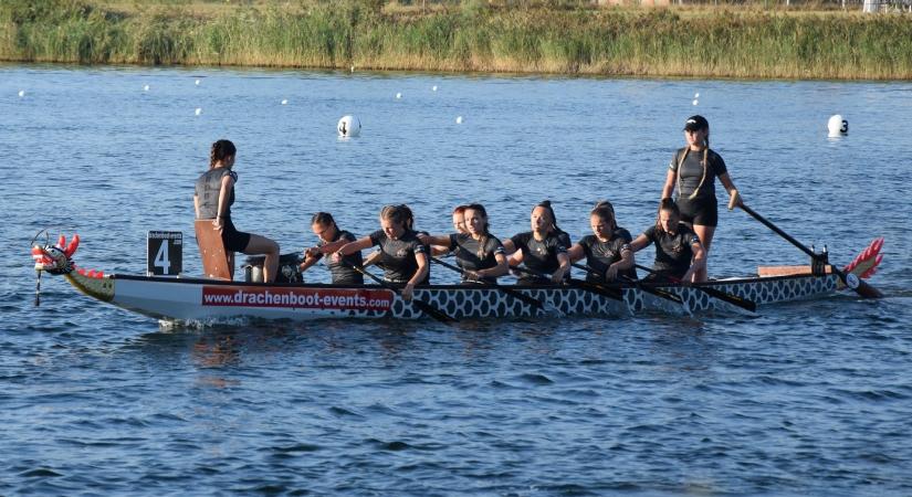 A Széchenyi István Egyetem hallgatóival taroltak a sárkányhajósok