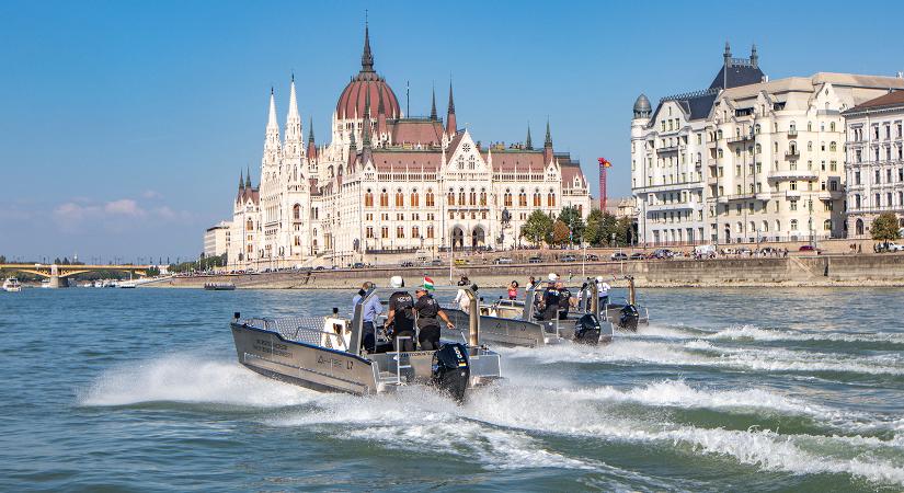 12 darab árvízvédelmi mentőhajót vásárolt a Katasztrófavédelem