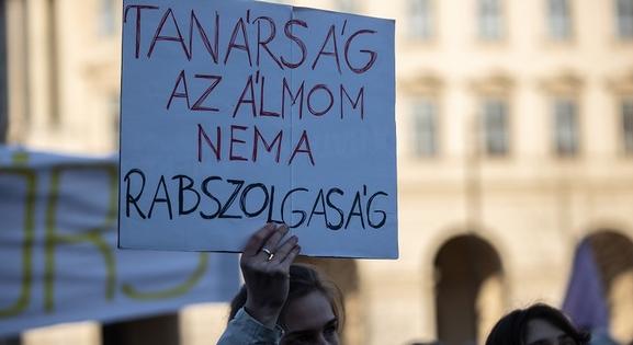 Az ombudsmannak az állampolgárokat és nem a kormány érdekeit kellene képviselnie