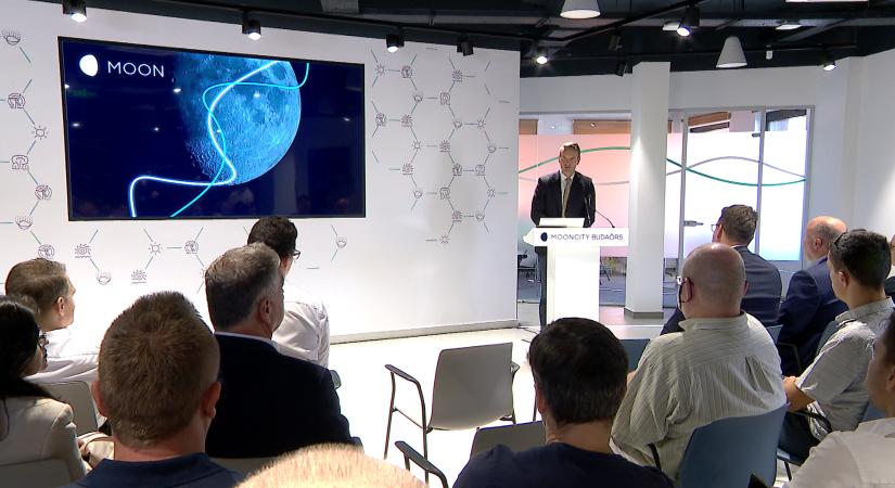 Steiner Attila: A kormányzat stratégiai programokkal igyekszik támogatni az elektromobilitás terjedését