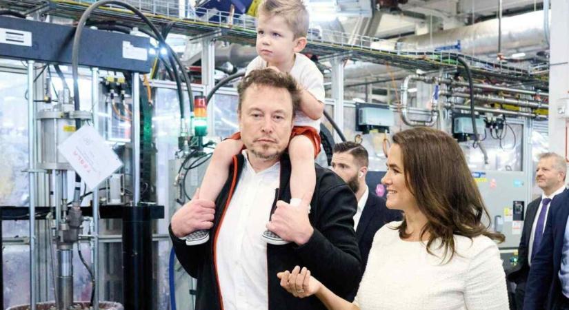 Elon Musk kisfiával fogadta Novák Katalint