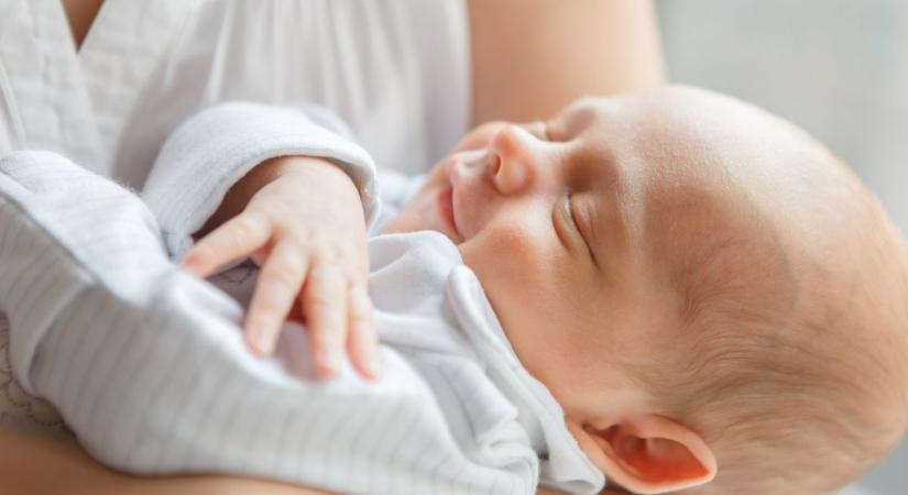 Egészséges újszülött kisfiút helyeztek el a veszprémi kórház inkubátorába