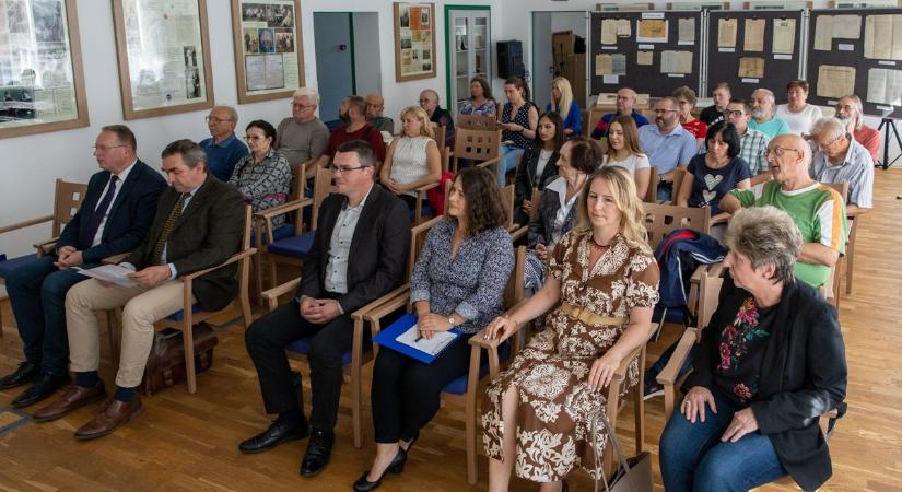 Körbejárták a családfakutatás témáját a levéltári napon Salgótarjánban (fotók)