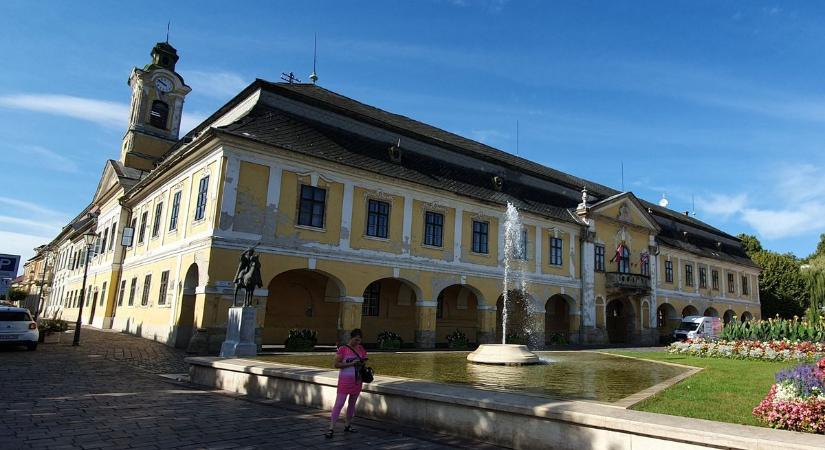 Jövő héten indul az esztergomi városháza felújítása