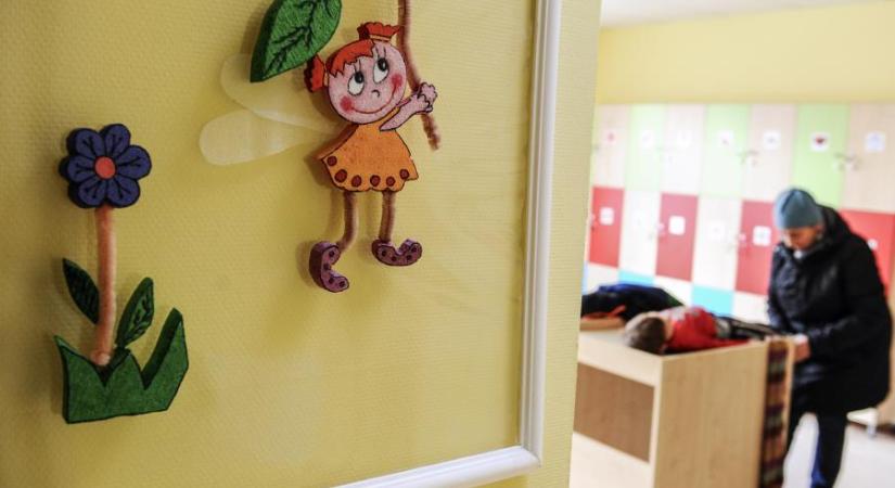 „Sok családban újra előkerülhet a kockás papír, hogy a háztartás költségeit a kiesett bölcsődei támogatás miatt hogyan csoportosítsák át”
