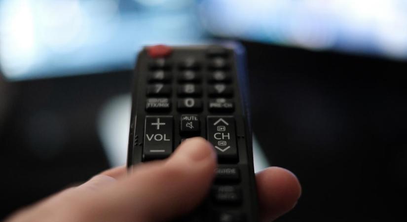 Pikáns jelenetet rögzített a kamera! Ledobta a ruháját és tejszínhabbal fújta be magát a TV2 sztárja