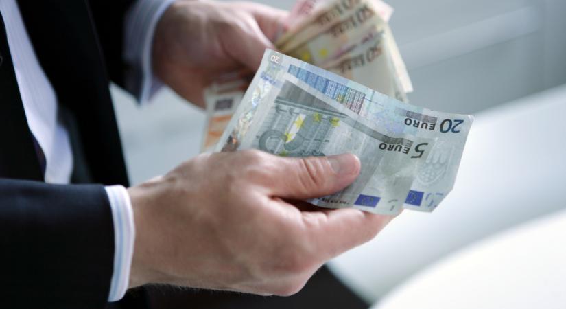 Óriási fordulat előtt állunk: be kell vezetni az eurót Magyarországon