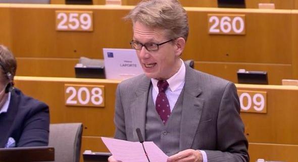 Felfüggesztené Lengyelország uniós tagságát egy német képviselő