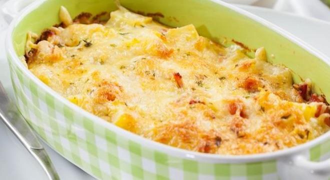 Sonkás-sajtos tészta csőben sütve – egészségesebben