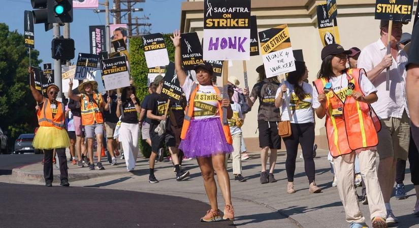 Elfogadta a stúdiók ajánlatát a hollywoodi írószakszervezet, tényleg vége a sztrájknak