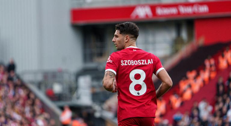 Személyre szabott zászlóval köszöntik Szoboszlait, a legnépszerűbb liverpoolit