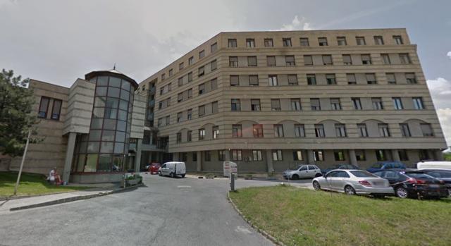 Életerős kisbabát hagytak a veszprémi kórház inkubátorában, már nevet is kapott