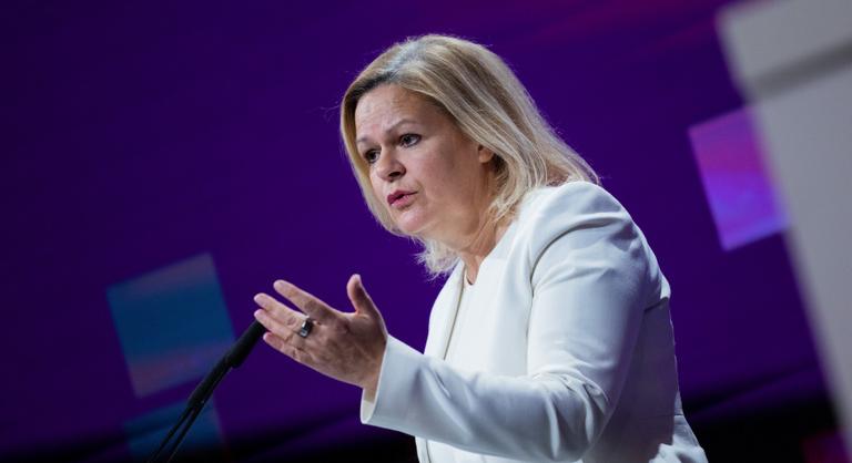 Lecsapott a nácikra a német belügy