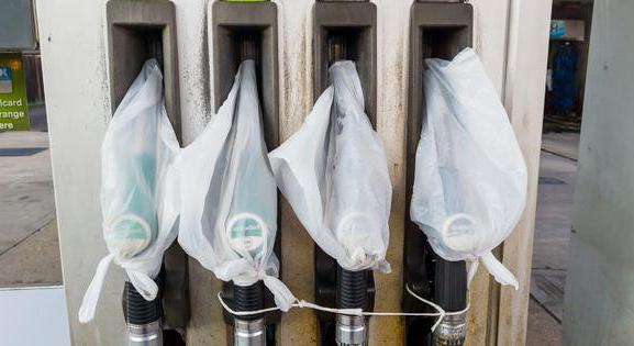 Szakértő: újra üzemanyaghiányt okozna, ha a kormány visszaállítaná a hatósági árakat