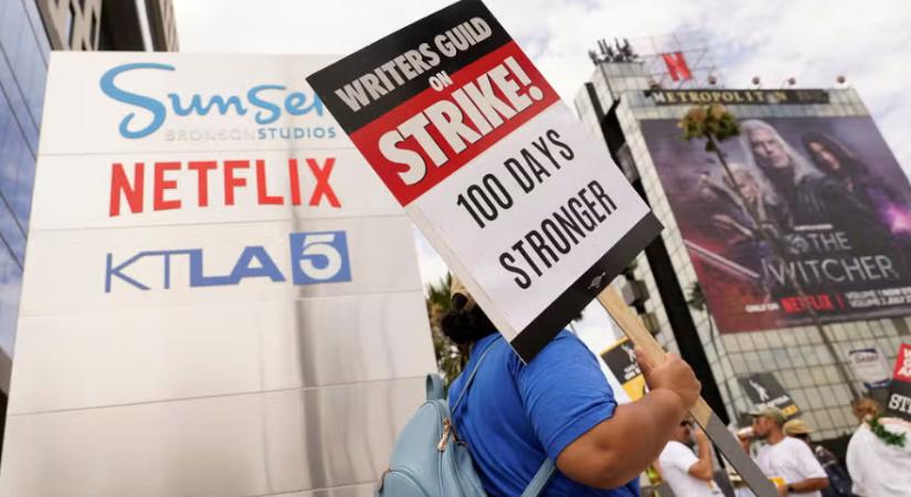 Befejezték sztrájkjukat a hollywoodi forgatókönyvírók, a színészek még folytatják