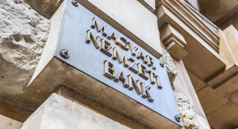 Az MNB kivezeti a lélegeztetőgépekre több száz millió forintot kapó cég részvényeit a tőzsdéről